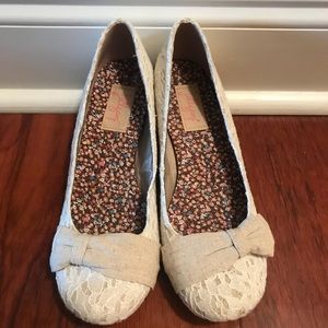 Career pumps- lace and burlap kitten heels,